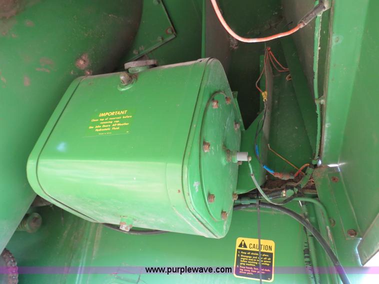 image for item B2345 1986 John Deere 7720 Titan II combine