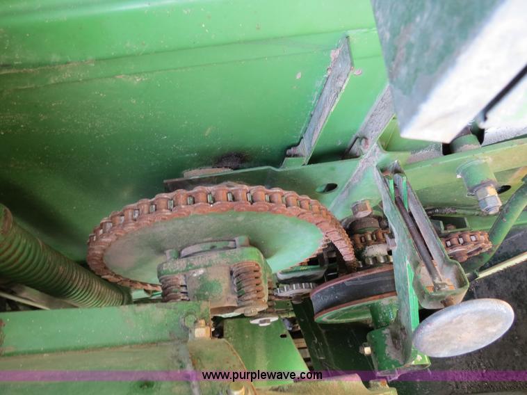 image for item B2345 1986 John Deere 7720 Titan II combine