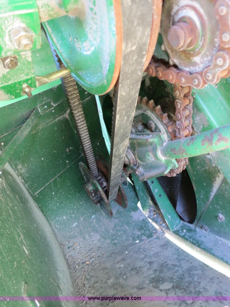 image for item B2345 1986 John Deere 7720 Titan II combine