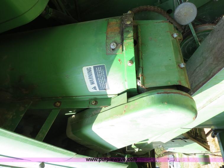 image for item B2345 1986 John Deere 7720 Titan II combine