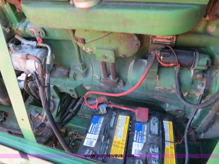 image for item B2345 1986 John Deere 7720 Titan II combine