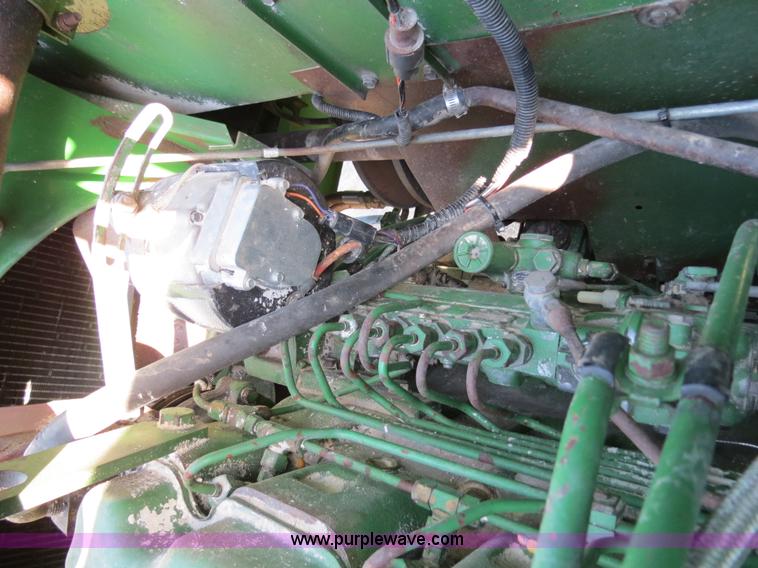 image for item B2345 1986 John Deere 7720 Titan II combine