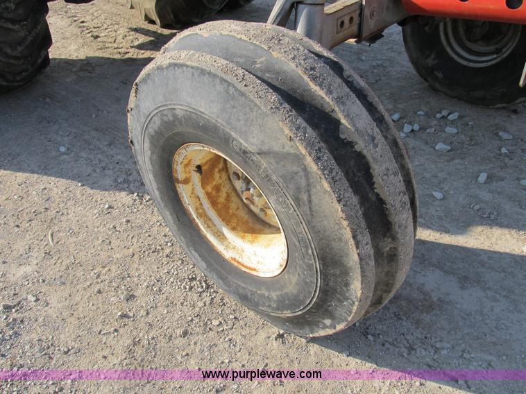 image for item B2631 1980 Massey-Ferguson 2705 tractor