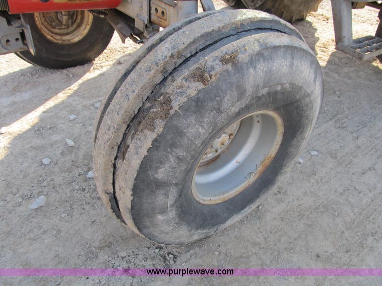 image for item B2631 1980 Massey-Ferguson 2705 tractor