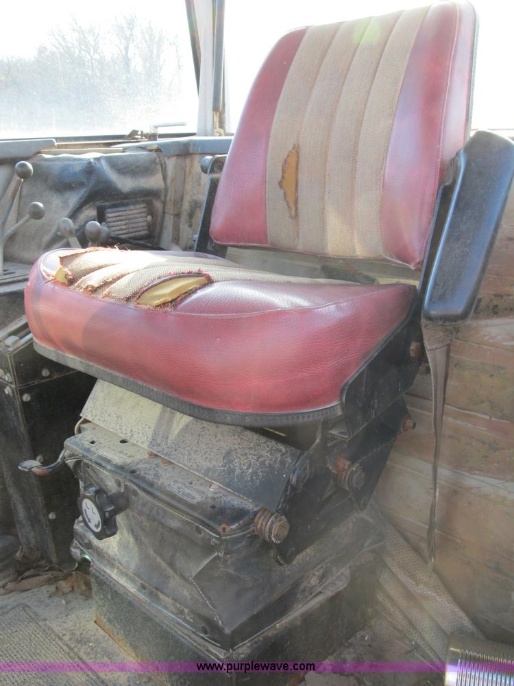 image for item B2631 1980 Massey-Ferguson 2705 tractor