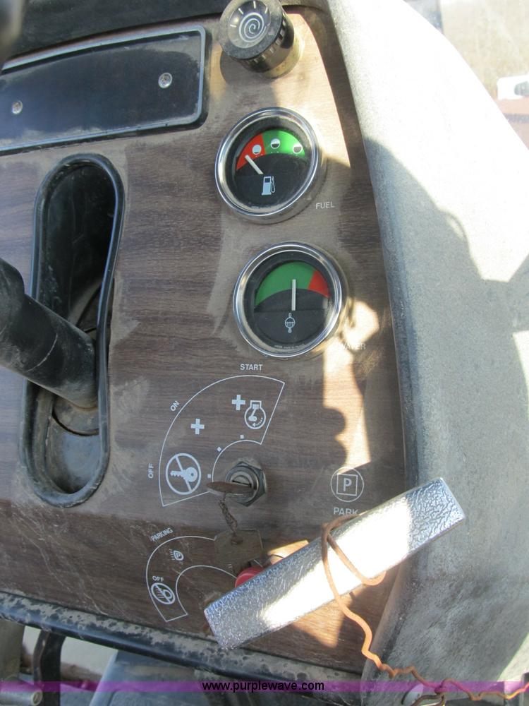 image for item B2631 1980 Massey-Ferguson 2705 tractor