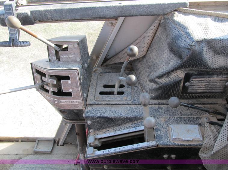 image for item B2631 1980 Massey-Ferguson 2705 tractor