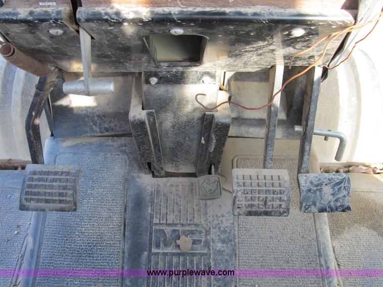 image for item B2631 1980 Massey-Ferguson 2705 tractor