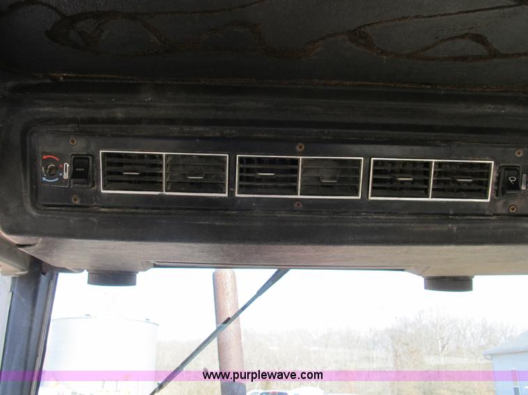 image for item B2631 1980 Massey-Ferguson 2705 tractor