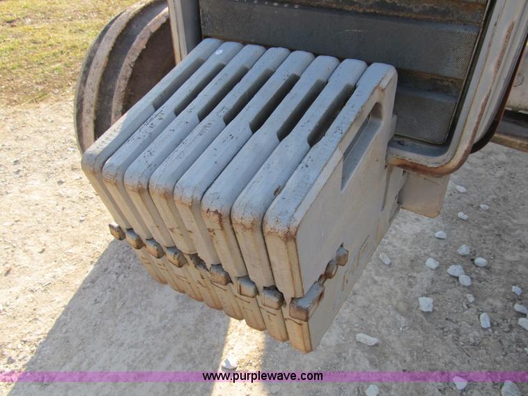 image for item B2631 1980 Massey-Ferguson 2705 tractor