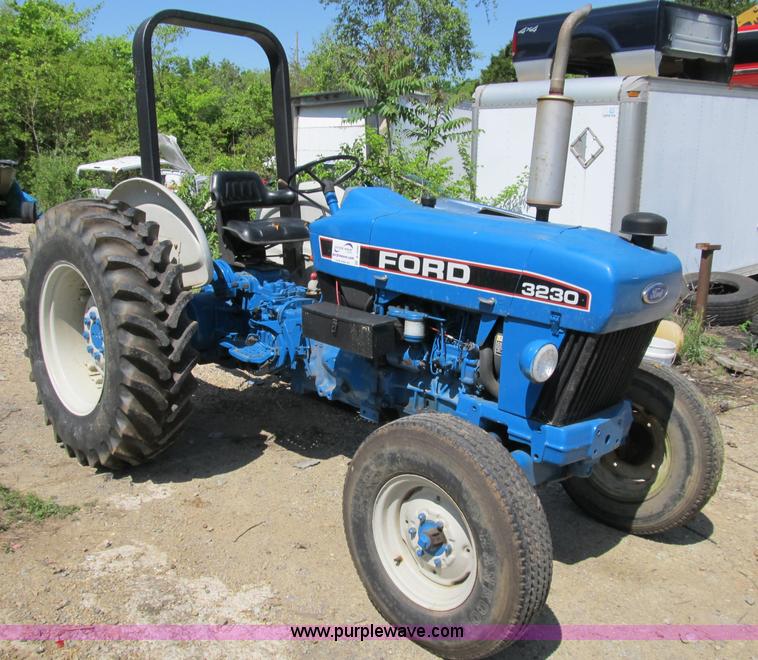 image for item B2689 1994 Ford 3230 tractor