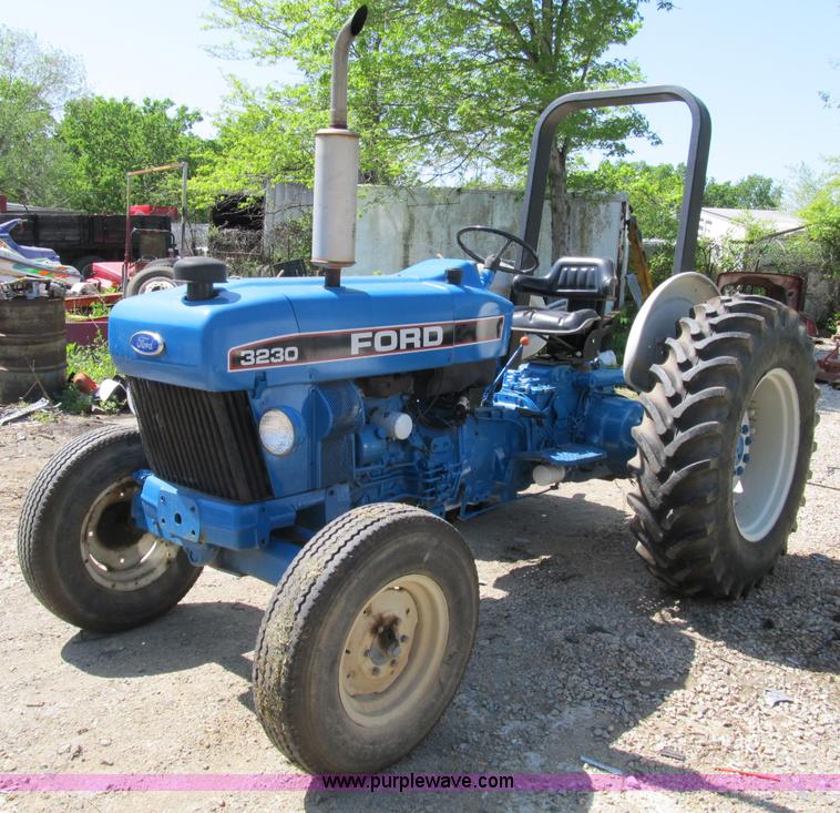 image for item B2689 1994 Ford 3230 tractor