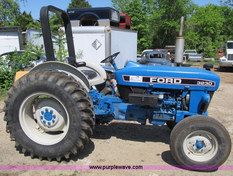 image for item B2689 1994 Ford 3230 tractor