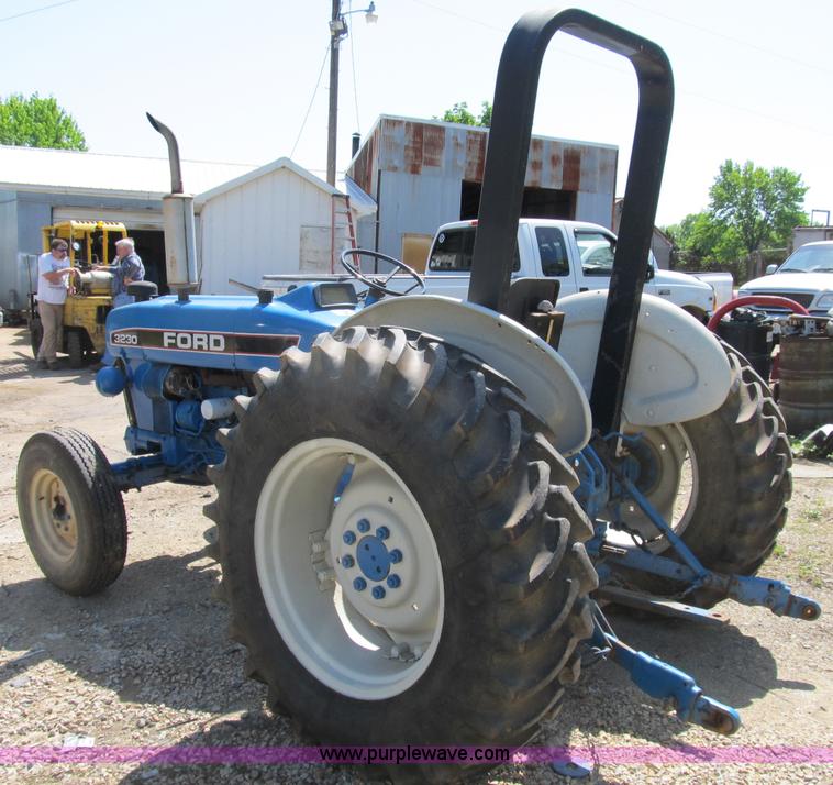 image for item B2689 1994 Ford 3230 tractor