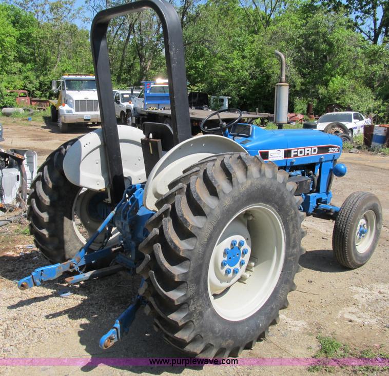 image for item B2689 1994 Ford 3230 tractor