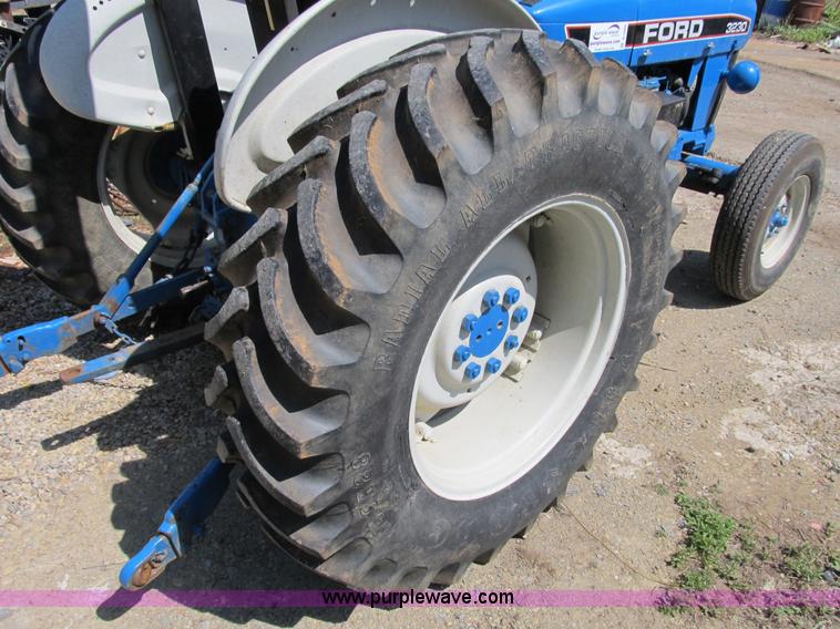 image for item B2689 1994 Ford 3230 tractor