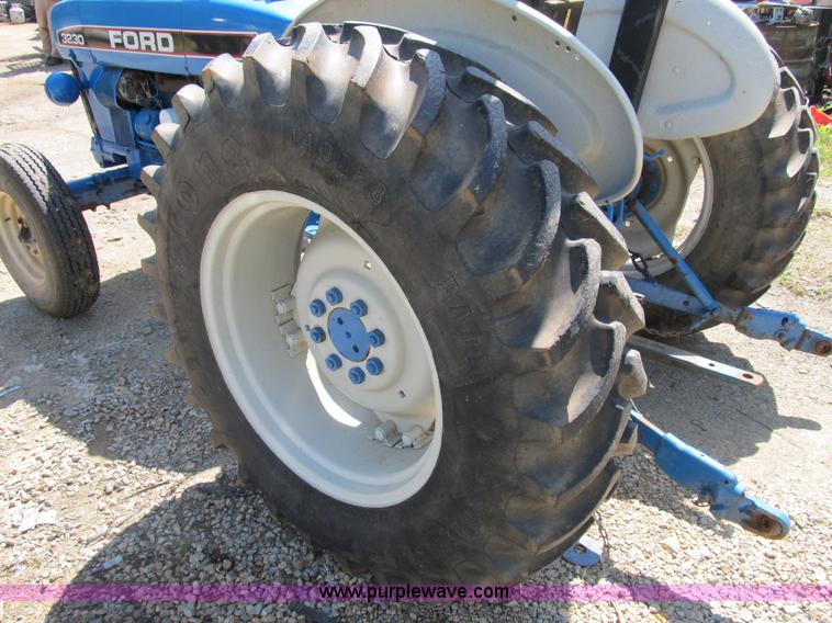 image for item B2689 1994 Ford 3230 tractor