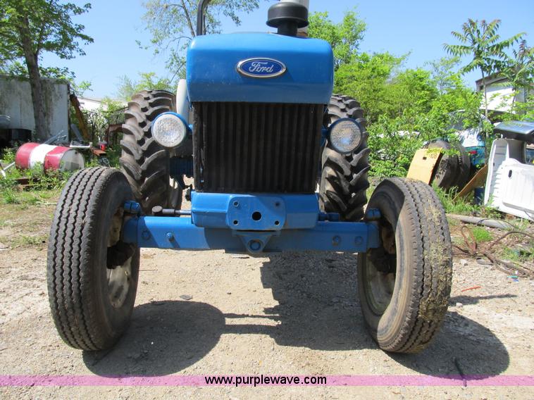image for item B2689 1994 Ford 3230 tractor