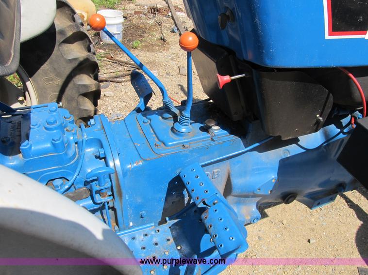 image for item B2689 1994 Ford 3230 tractor