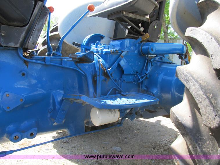 image for item B2689 1994 Ford 3230 tractor