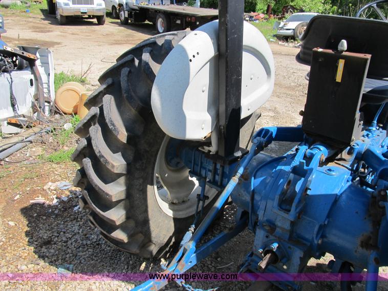 image for item B2689 1994 Ford 3230 tractor
