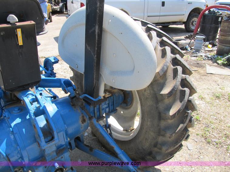 image for item B2689 1994 Ford 3230 tractor