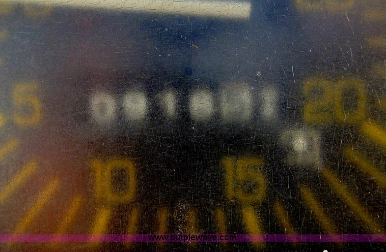 image for item B2689 1994 Ford 3230 tractor