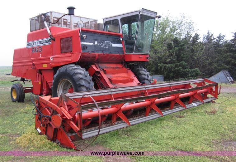 image for item B3164 1982 Massey-Ferguson 860 combine with header