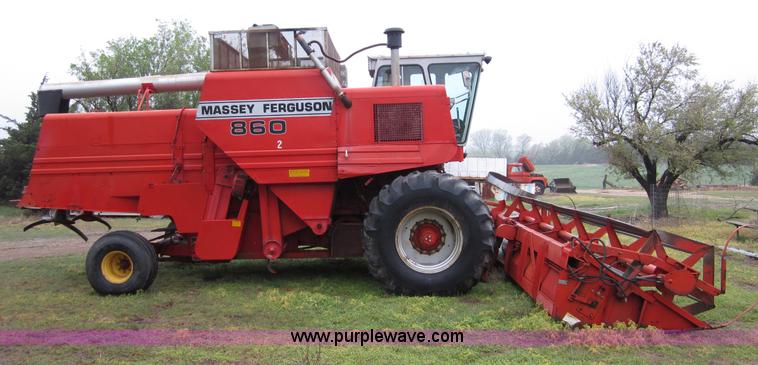 image for item B3164 1982 Massey-Ferguson 860 combine with header