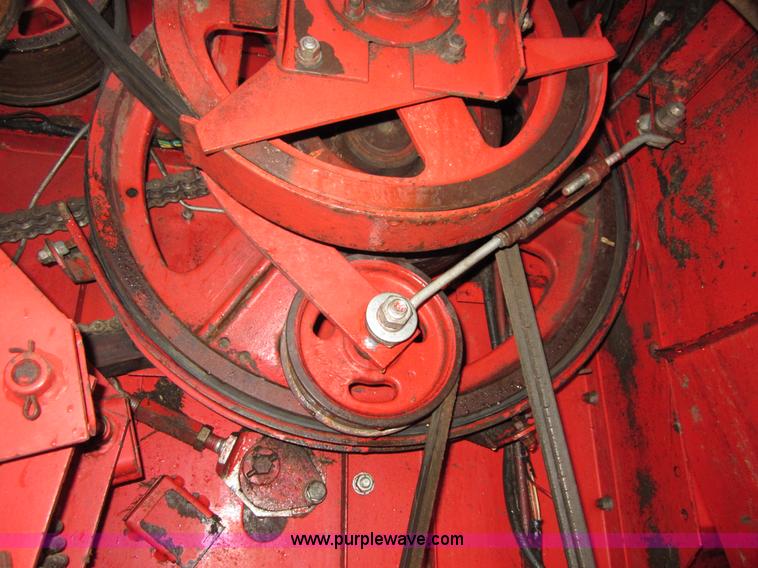 image for item B3164 1982 Massey-Ferguson 860 combine with header