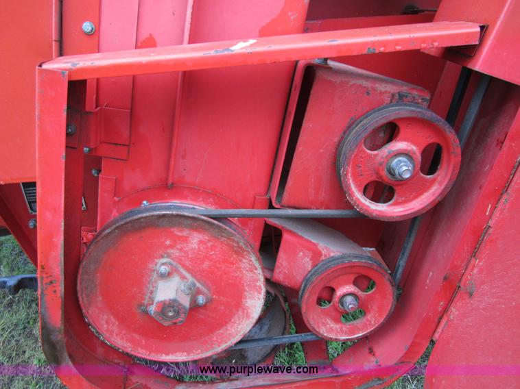 image for item B3164 1982 Massey-Ferguson 860 combine with header