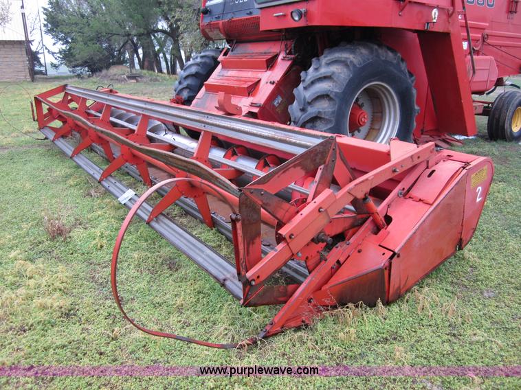 image for item B3164 1982 Massey-Ferguson 860 combine with header