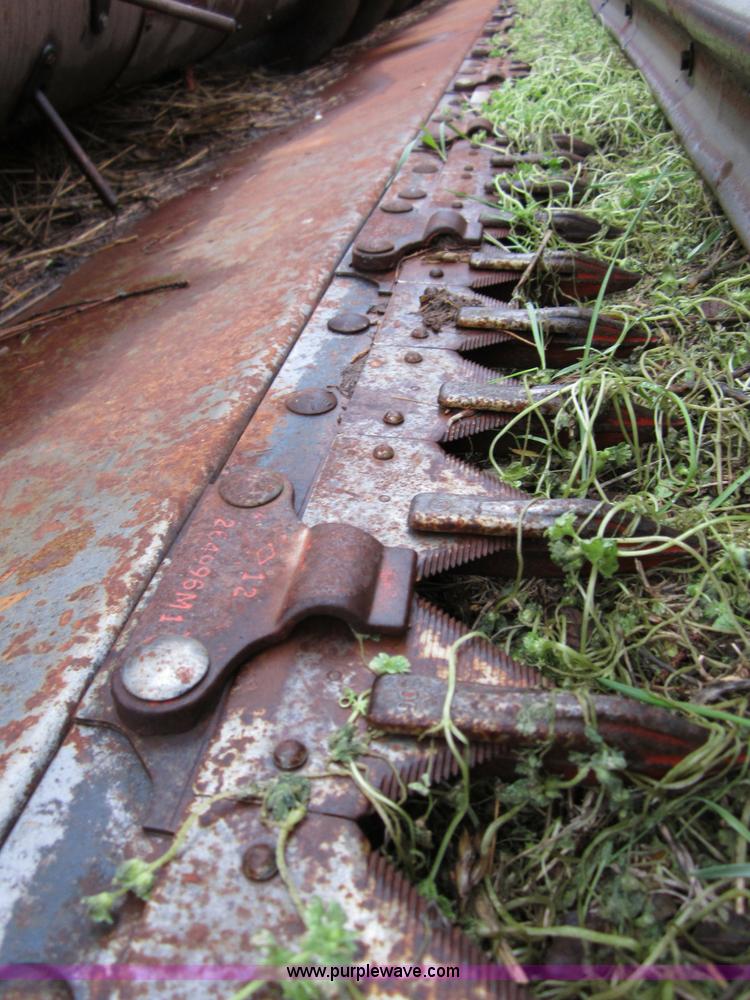 image for item B3164 1982 Massey-Ferguson 860 combine with header