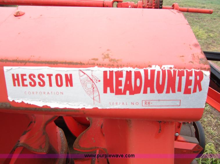 image for item B3164 1982 Massey-Ferguson 860 combine with header