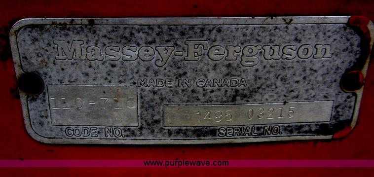 image for item B3164 1982 Massey-Ferguson 860 combine with header