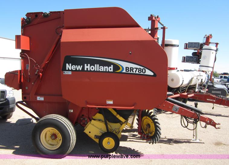 image for item B3186 2003 New Holland BR780 round baler