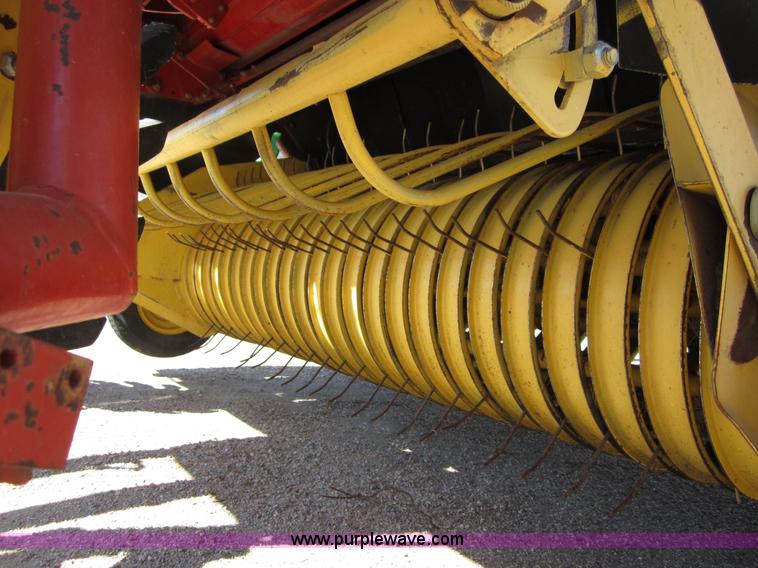 image for item B3186 2003 New Holland BR780 round baler
