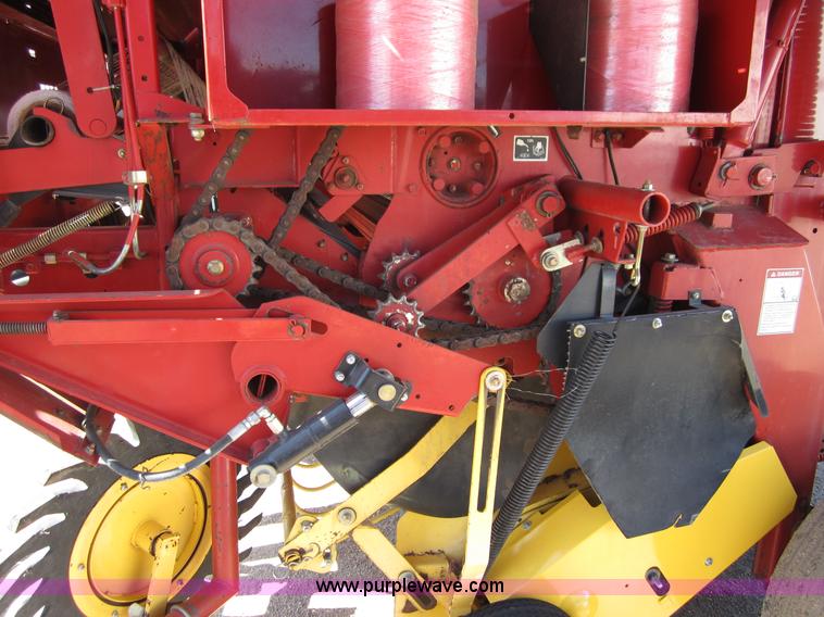 image for item B3186 2003 New Holland BR780 round baler