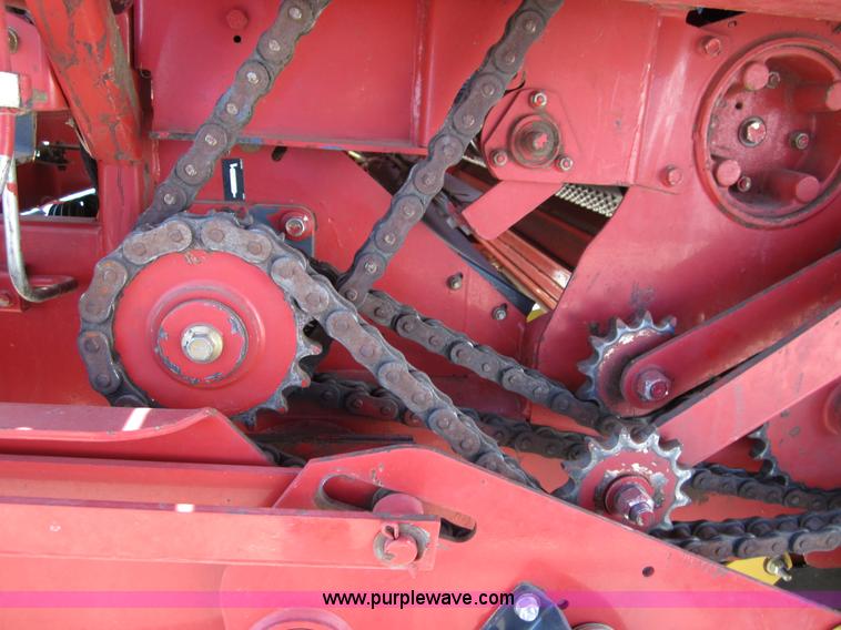 image for item B3186 2003 New Holland BR780 round baler