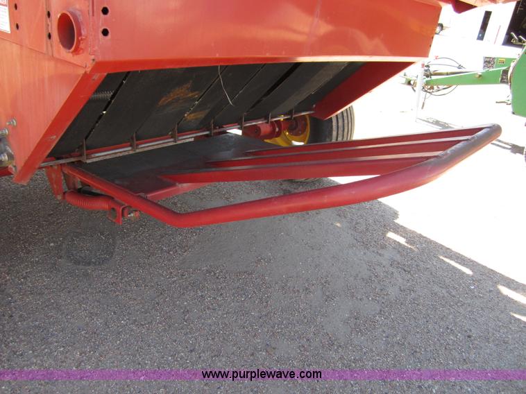 image for item B3186 2003 New Holland BR780 round baler