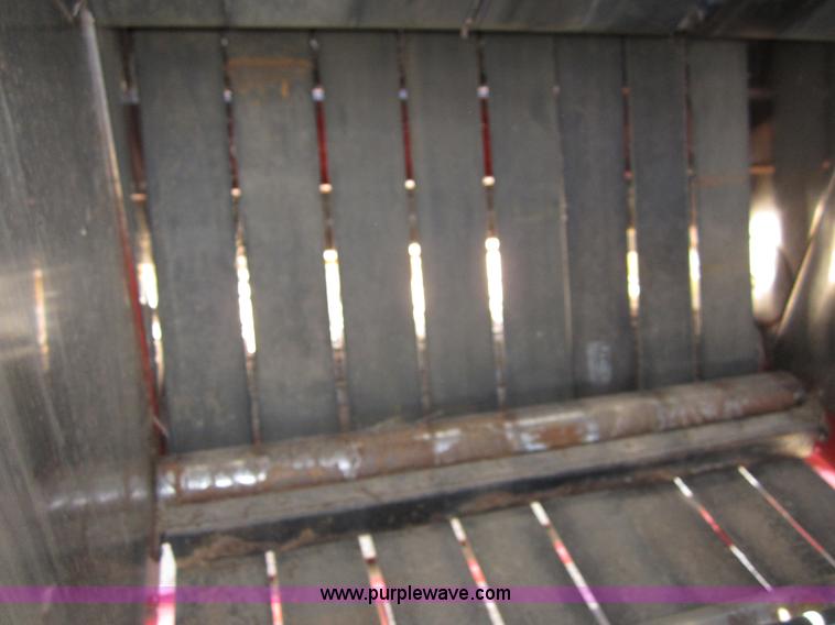 image for item B3186 2003 New Holland BR780 round baler