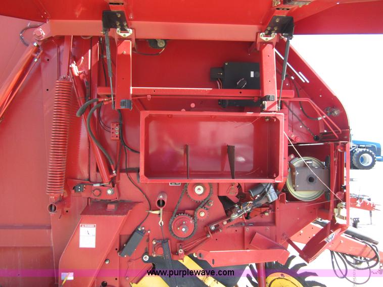 image for item B3186 2003 New Holland BR780 round baler
