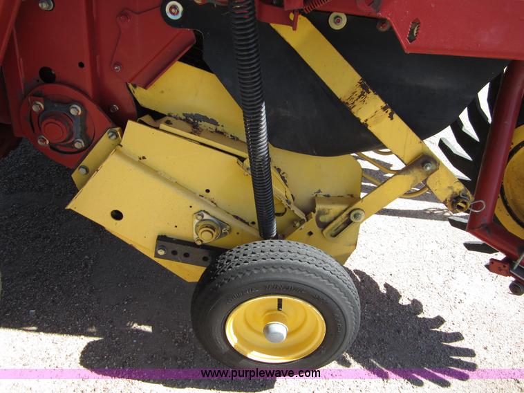 image for item B3186 2003 New Holland BR780 round baler