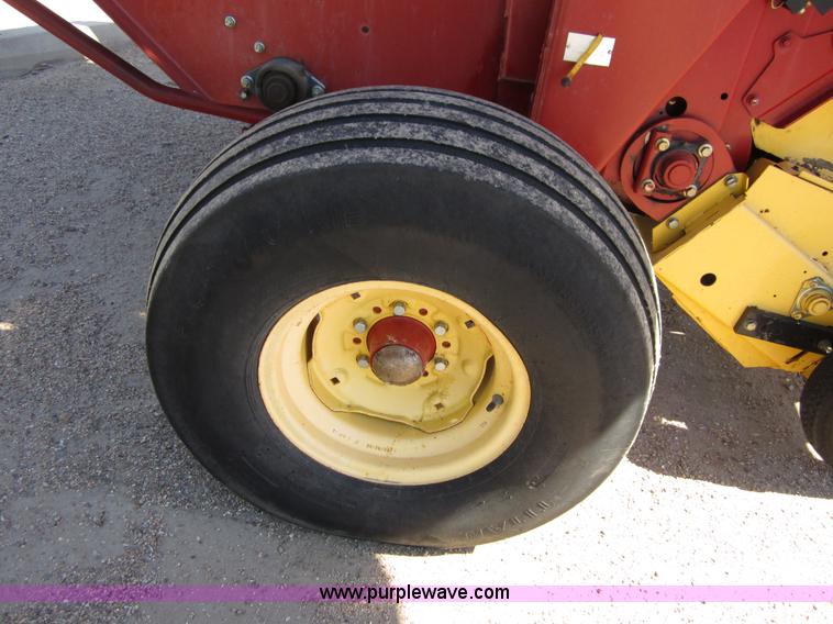 image for item B3186 2003 New Holland BR780 round baler