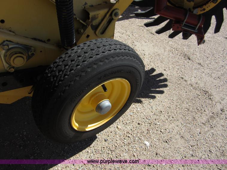 image for item B3186 2003 New Holland BR780 round baler