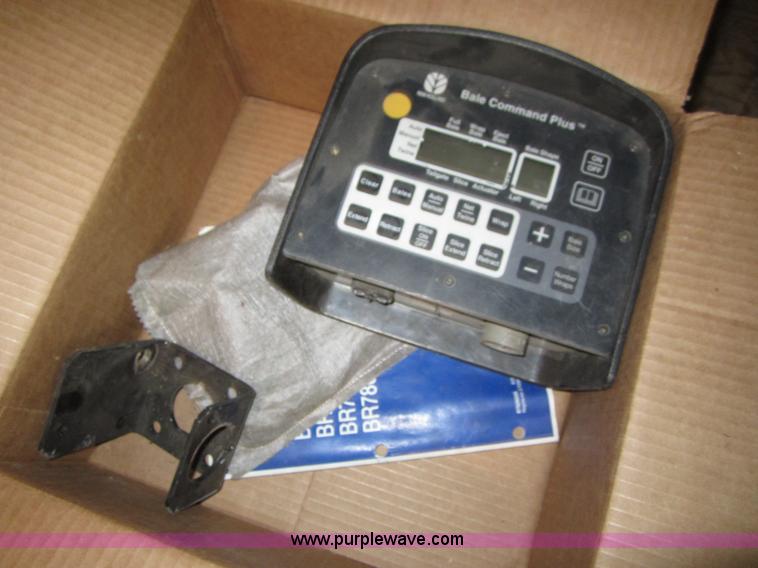 image for item B3186 2003 New Holland BR780 round baler