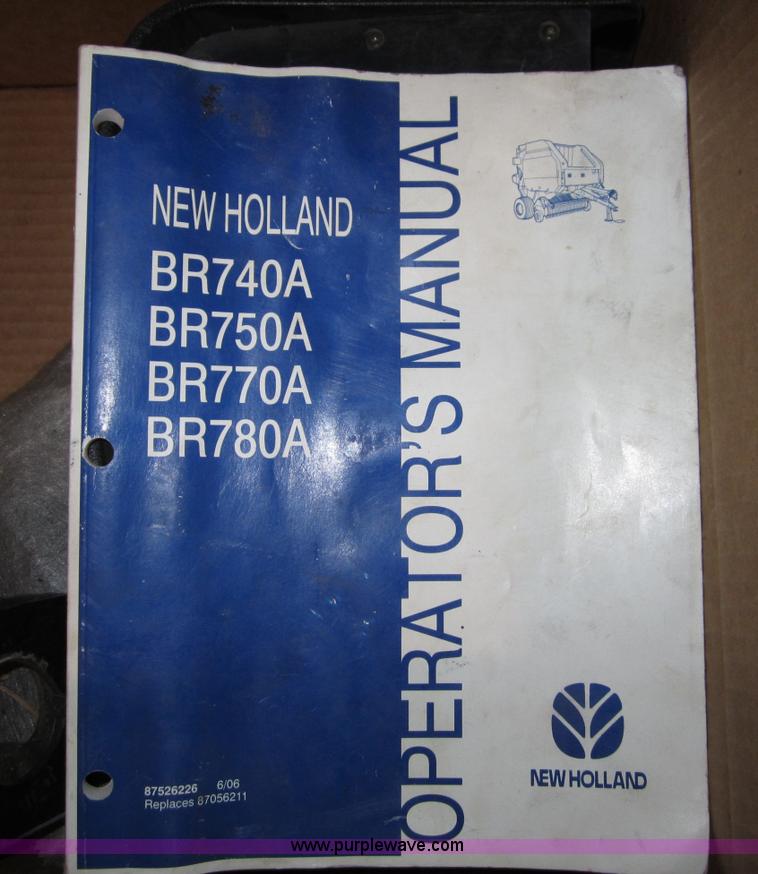 image for item B3186 2003 New Holland BR780 round baler