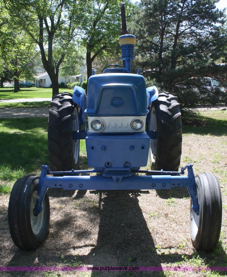 image for item B6519 1963 Ford 6000 tractor