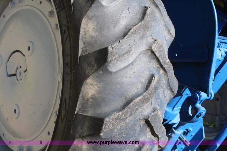 image for item B6519 1963 Ford 6000 tractor