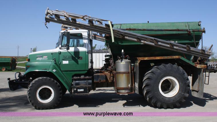 image for item B6524 1996 Ford LN8000 Loral Air Max fertilizer truck